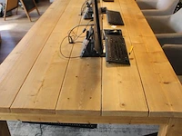 Houten kantoortafel t.b.v. drie werkplekken afm. 300 x 100 x 76 cm. - afbeelding 3 van  3