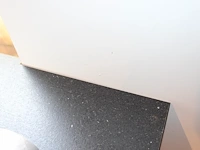 Houten kassameubel met vier kasten en kassalade. afmeting 231 x 60 x 90 cm. let op hoekje uit blad gezaagd. - afbeelding 5 van  5