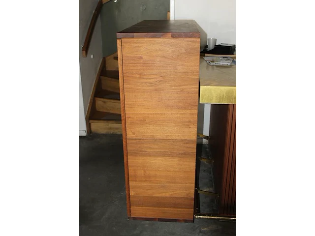 Houten kast 122 x 45 x 138 cm met twee deuren. - afbeelding 2 van  2