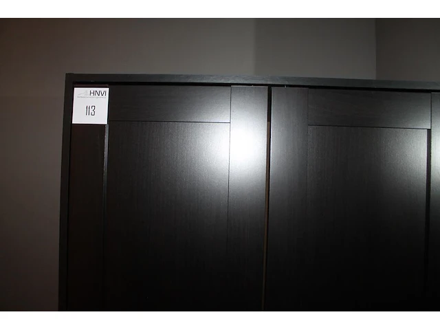 Houten kast 80 x 55 x 176 cm ikea met twee deuren. - afbeelding 2 van  3