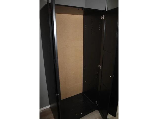 Houten kast 80 x 55 x 176 cm ikea met twee deuren. - afbeelding 3 van  3