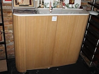 Houten kast met 2 deuren en afmeting 125 x 40 x 102 cm. let op: exclusief inhoud. - afbeelding 1 van  2