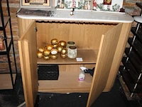 Houten kast met 2 deuren en afmeting 125 x 40 x 102 cm. let op: exclusief inhoud. - afbeelding 2 van  2