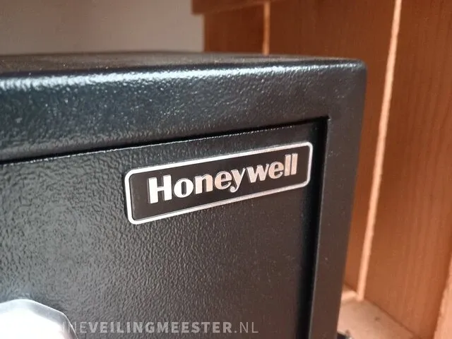 Houten kast met inhoud - afbeelding 2 van  13