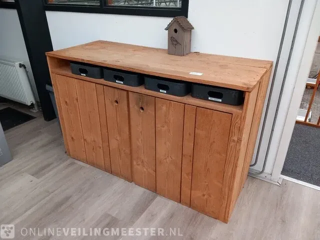 Houten kast met inhoud - afbeelding 1 van  13