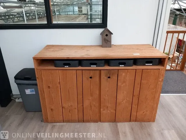 Houten kast met inhoud - afbeelding 6 van  13