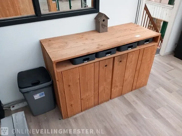 Houten kast met inhoud - afbeelding 7 van  13