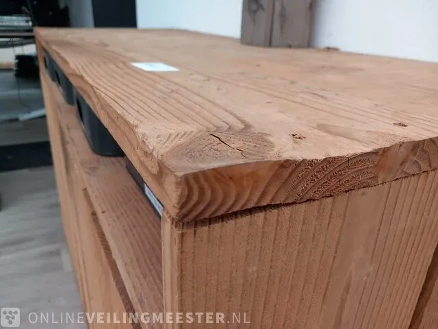 Houten kast met inhoud - afbeelding 8 van  13