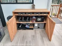 Houten kast met inhoud - afbeelding 9 van  13