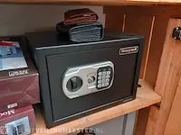 Houten kast met inhoud - afbeelding 12 van  13