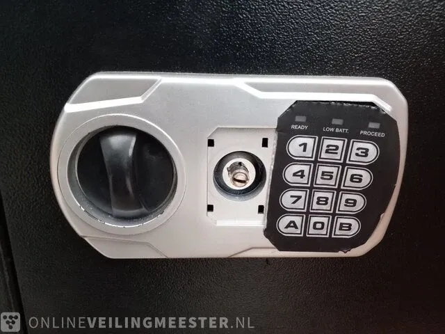 Houten kast met inhoud - afbeelding 13 van  13