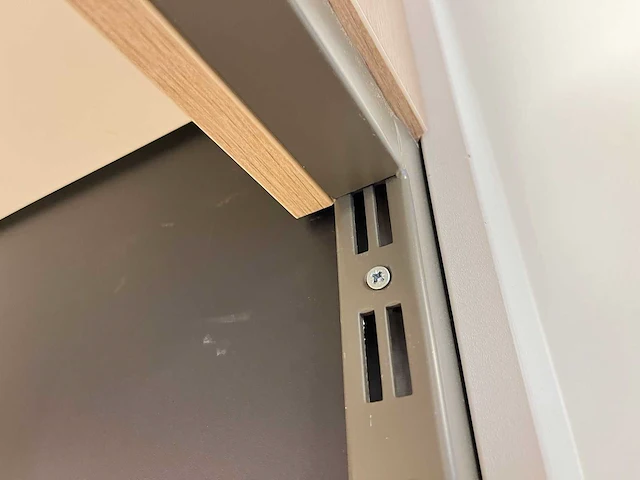 Houten kast met stalen frame (2x) - afbeelding 4 van  7