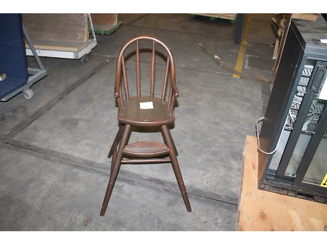 Houten kinderstoel. - afbeelding 1 van  2