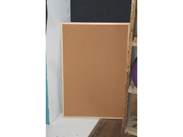 Houten kindertafel 63 x 48 x 43 cm met twee kinderstoeltjes. - afbeelding 6 van  6