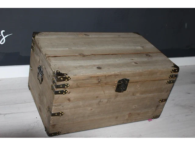 Houten kist. afmeting 62 x 40 x 33 cm. - afbeelding 3 van  3