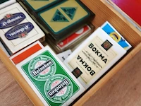Houten kist met speelkaarten - afbeelding 3 van  5