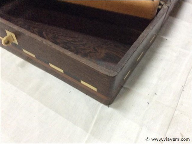 Houten koffertje met inleg - afbeelding 3 van  3