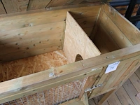 Houten konijnenhok op poten. afmeting 110 x 68 x 110 cm. - afbeelding 2 van  3