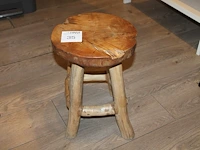 Houten krukje met hoogte 46 cm. - afbeelding 1 van  1