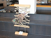 Houten kunstwerk. hoogte 60cm. - afbeelding 1 van  2