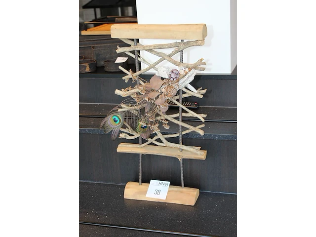 Houten kunstwerk. hoogte 60cm. - afbeelding 2 van  2