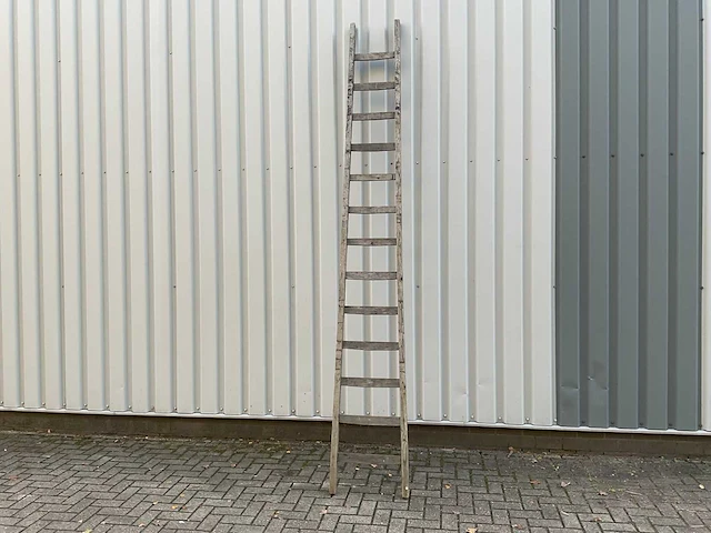 Houten ladder 1x12 sporten - afbeelding 1 van  3