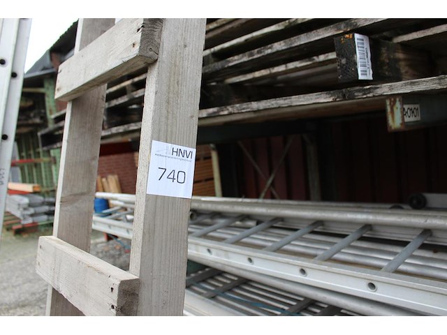 Houten ladder met 13 treden. - afbeelding 2 van  3