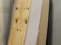 Houten latten, balken, underlaymentplaten, multiplexplaten, gipsplaten en diverse verzaagde plaatdelen. - afbeelding 5 van  6