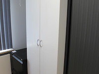 Houten magazijnkast met twee deuren. afmeting 70 x 56 x 200 cm. let op: excl. inhoud. - afbeelding 2 van  3