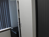 Houten magazijnkast met twee deuren. afmeting 70 x 56 x 200 cm. let op: excl. inhoud. - afbeelding 3 van  3