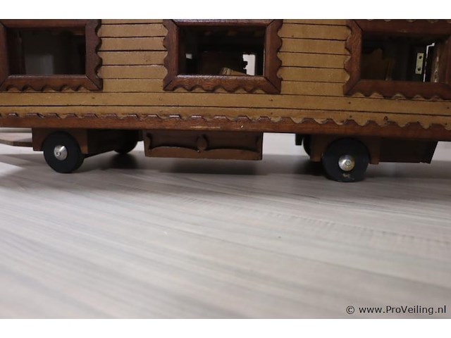 Houten model van een woonwagen/zigeunerwagen - 30x97x29cm - afbeelding 6 van  6