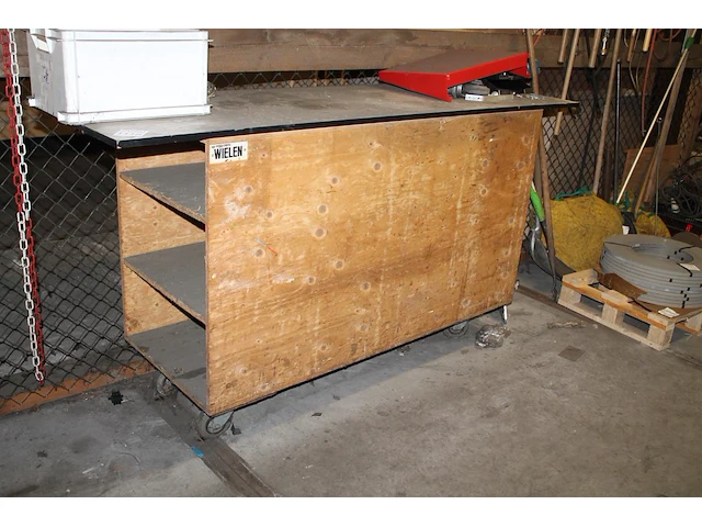 Houten montagekar. afmeting 200 x 60 x 104 cm. - afbeelding 1 van  1
