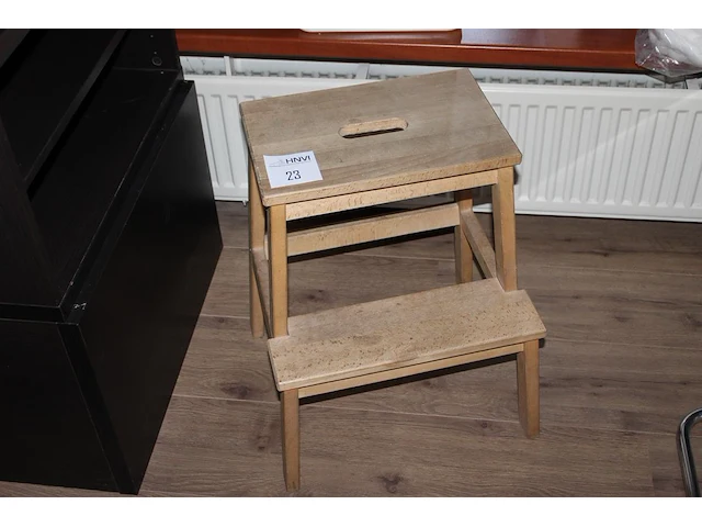 Houten opstapje ikea. - afbeelding 1 van  2