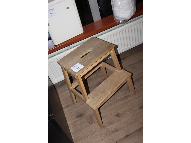 Houten opstapje ikea. - afbeelding 2 van  2