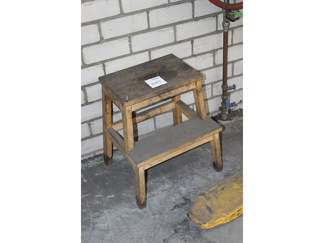 Houten opstapje ikea. - afbeelding 2 van  2