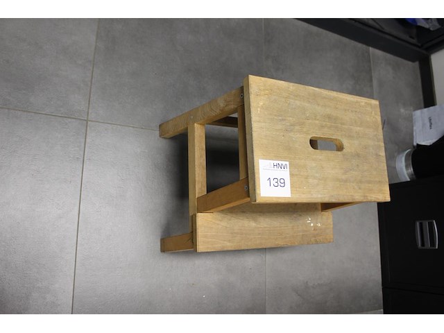 Houten opstapje ikea. - afbeelding 1 van  2