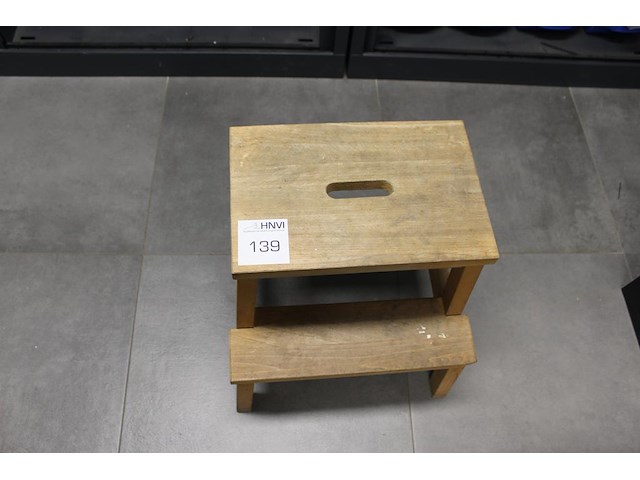 Houten opstapje ikea. - afbeelding 2 van  2