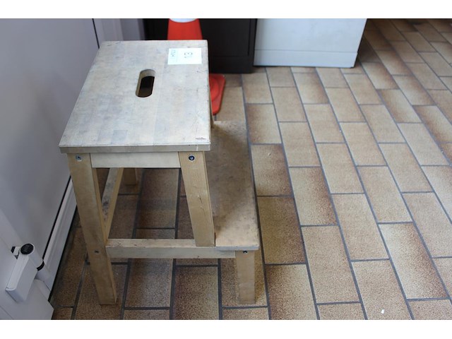 Houten opstapje ikea. - afbeelding 2 van  2