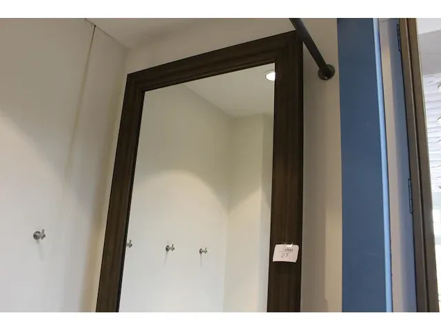 Houten passpiegel met afmeting 75 x 210 cm. - afbeelding 1 van  3