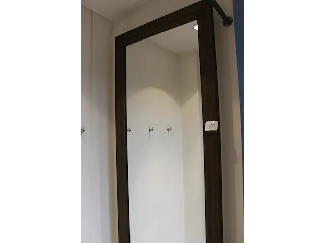Houten passpiegel met afmeting 75 x 210 cm. - afbeelding 2 van  3