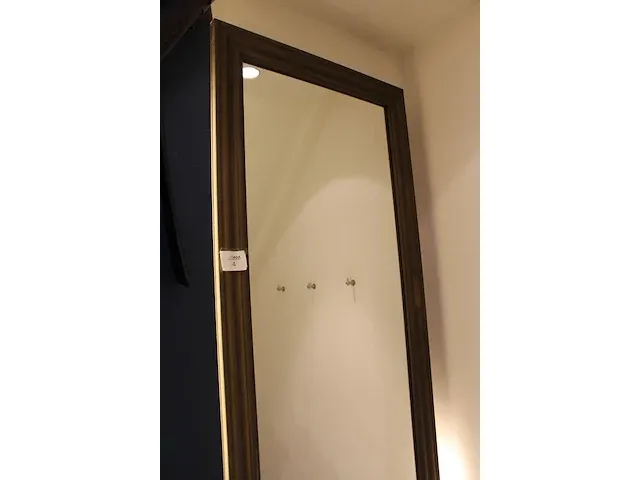 Houten passpiegel met afmeting 75 x 210 cm. - afbeelding 2 van  3