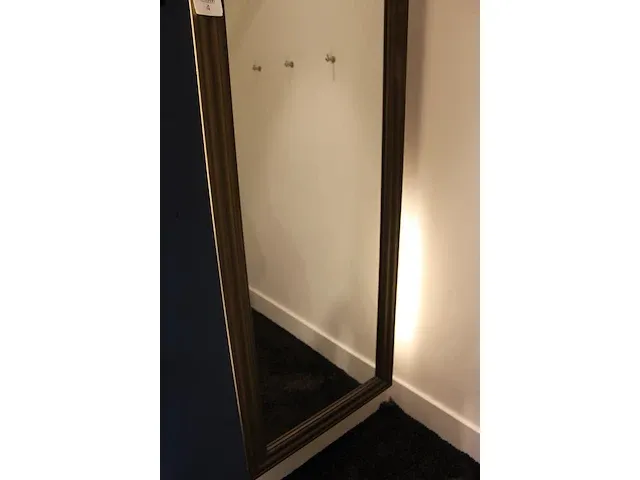Houten passpiegel met afmeting 75 x 210 cm. - afbeelding 3 van  3