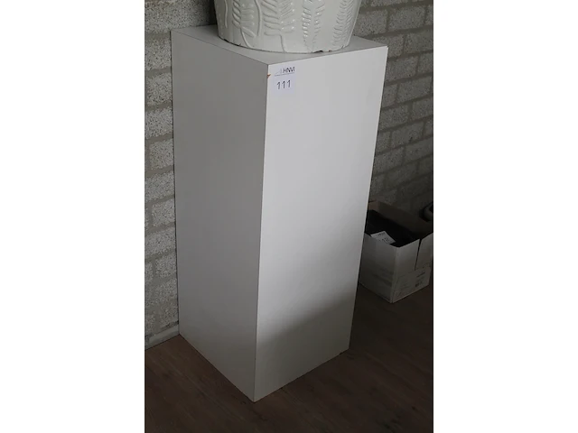 Houten pilaar. afmeting 47 x 47 x 107 cm. - afbeelding 2 van  2