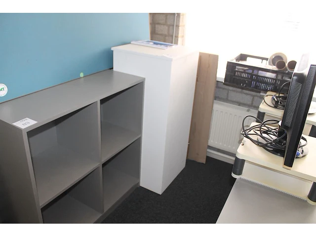 Houten pilaar. afmeting 47 x 47 x 107 cm. - afbeelding 1 van  2