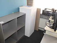 Houten pilaar. afmeting 47 x 47 x 107 cm. - afbeelding 1 van  2