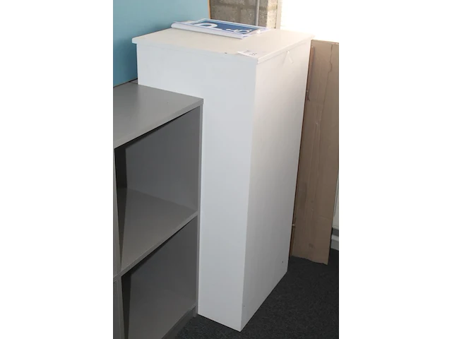 Houten pilaar. afmeting 47 x 47 x 107 cm. - afbeelding 2 van  2