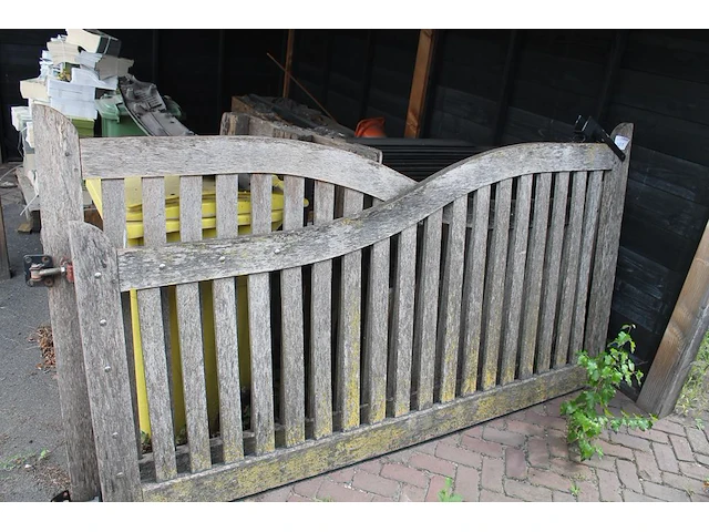 Houten poort. afmeting 2x 250 cm. - afbeelding 1 van  3