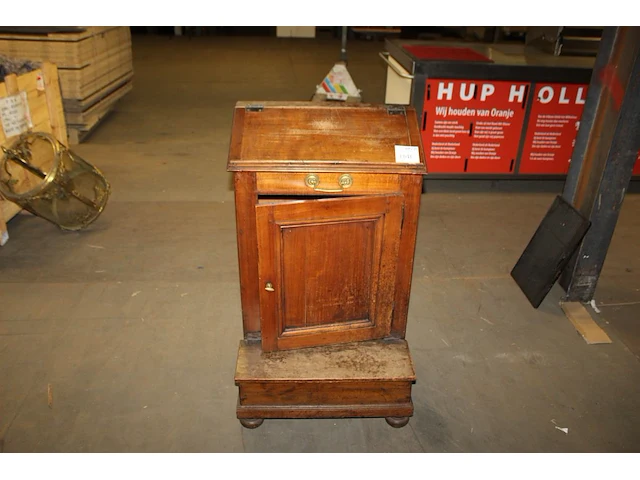 Houten preekstoel . afmeting 59 x 50 x 102 cm. - afbeelding 1 van  2