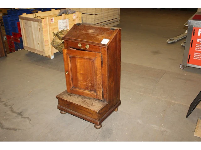 Houten preekstoel . afmeting 59 x 50 x 102 cm. - afbeelding 2 van  2