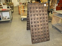 Houten pupitre (champagnerek) met 120 posities. - afbeelding 1 van  2